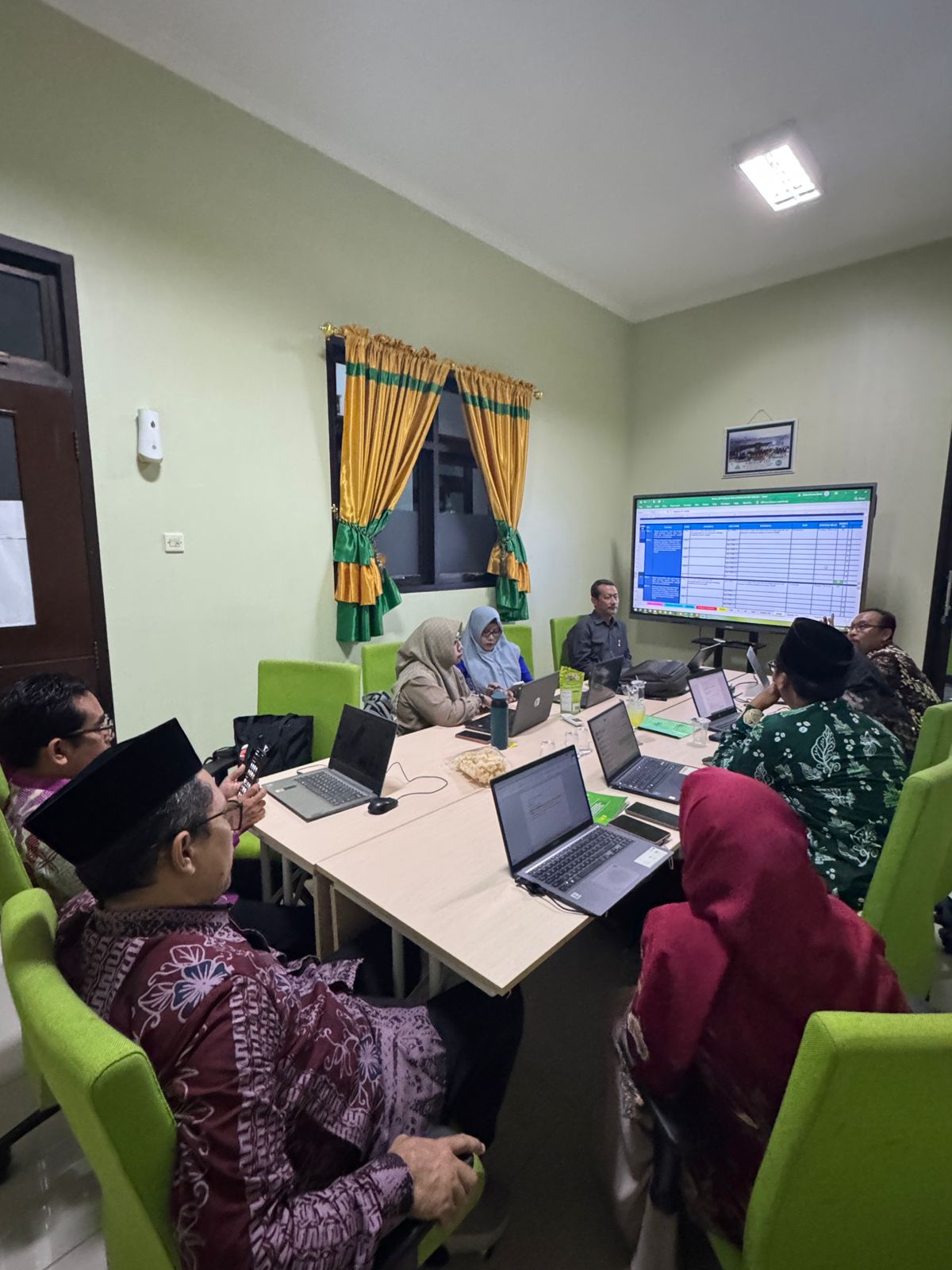 TBI UIN KHAS Jember Tinjau Ulang Kurikulum: Mantapkan Integrasi Kearifan Lokal dan Profil Lulusan